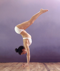 Desi - 3-14 L-handstand - low res